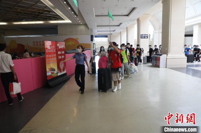武铁各客运站推出个性化服务，满足不同旅客群体需求。武铁供图