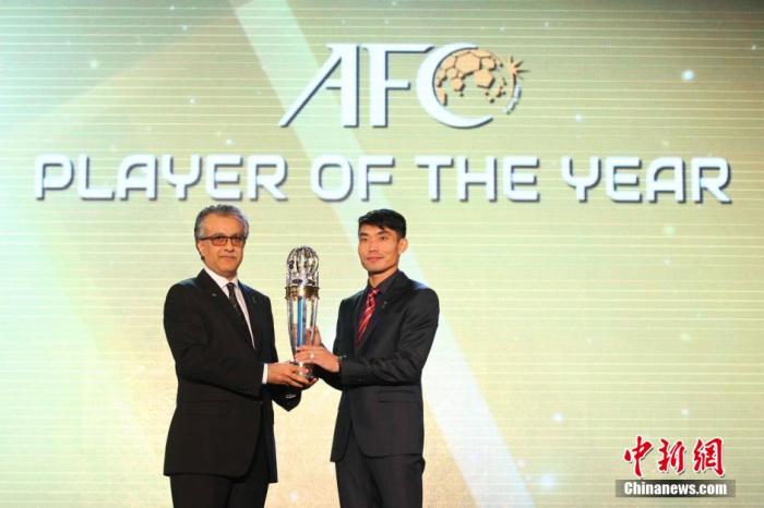 资料图：2013年，郑智荣膺亚洲足球先生。