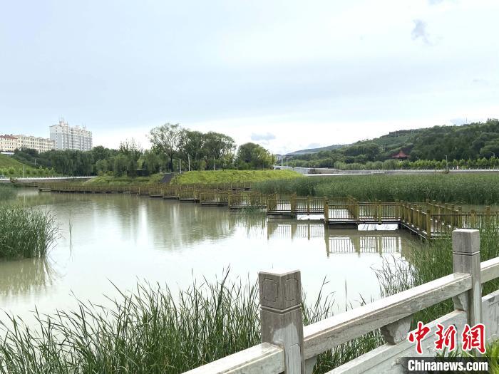 彭阳县茹河两岸风景如画。　杨迪 摄