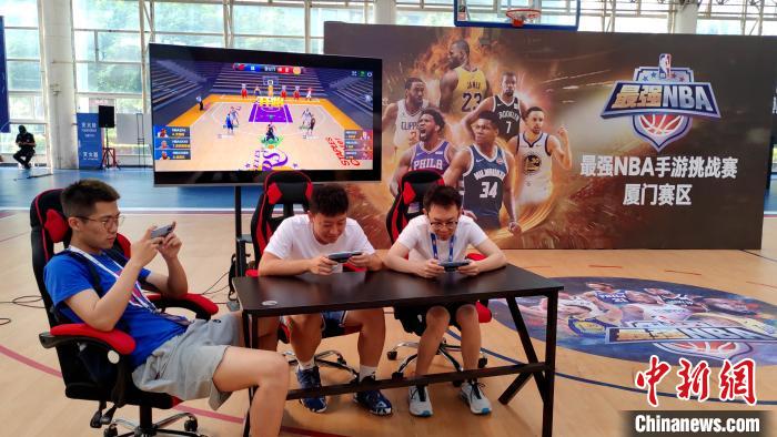 传统的3对3篮球比赛，球迷还可以体验诸多NBA元素的娱乐内容。　杨伏山 摄