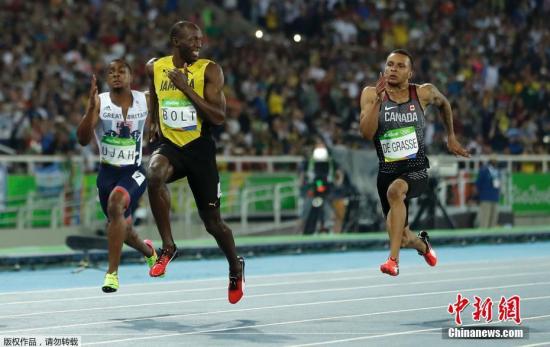 2016年的里约，是博尔特最后一场奥运会赛事，他当仁不让的继续稳坐100米，200米冠军的宝座。赛场上只见他一骑绝尘，一脸顽皮的“欣赏”对手的努力的样子。