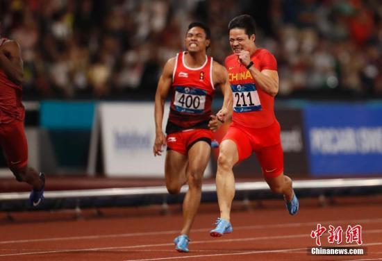 资料图：8月26日，雅加达亚运会田径男子100米决赛举行，中国名将苏炳添以9秒92的成绩夺冠。 <a target='_blank' href='http://www.chinanews.com/'>中新社</a>记者 杜洋 摄